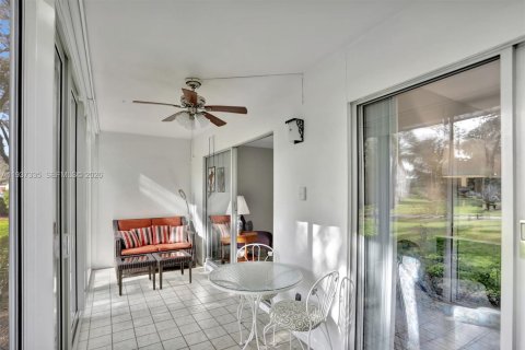 Condo in Coconut Creek, Florida, 2 bedrooms № 1995221 - photo 12