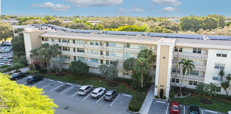 Condo in Coconut Creek, Florida, 2 bedrooms № 1995221