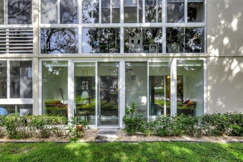 Condo in Coconut Creek, Florida, 2 bedrooms № 1995221 - photo 8