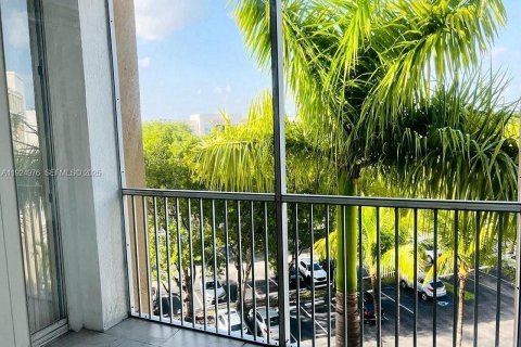 Condo in Doral, Florida, 3 bedrooms № 1984395 - photo 10