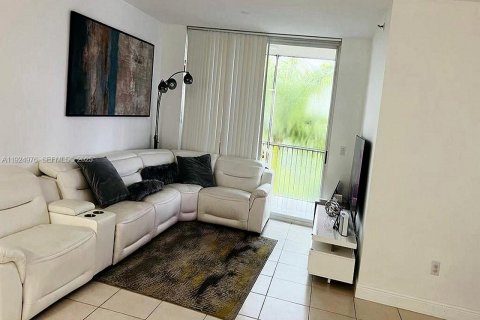 Condo in Doral, Florida, 3 bedrooms № 1984395 - photo 8
