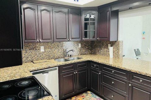 Condo in Doral, Florida, 3 bedrooms № 1984395 - photo 6