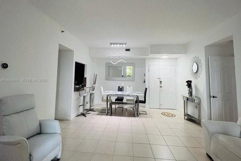 Condo in Doral, Florida, 3 bedrooms № 1984395 - photo 4