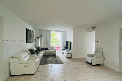 Condo in Doral, Florida, 3 bedrooms № 1984395 - photo 14