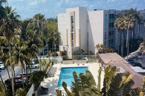 Condo in Doral, Florida, 3 bedrooms № 1984395