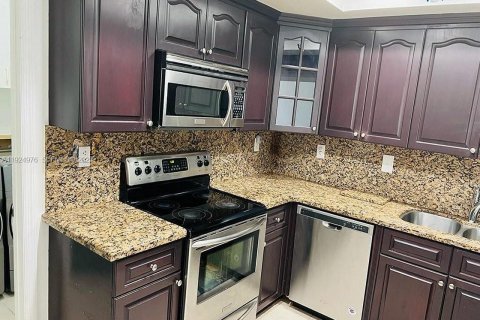 Condo in Doral, Florida, 3 bedrooms № 1984395 - photo 2