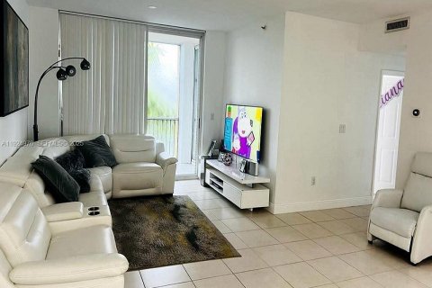 Condo in Doral, Florida, 3 bedrooms № 1984395 - photo 9