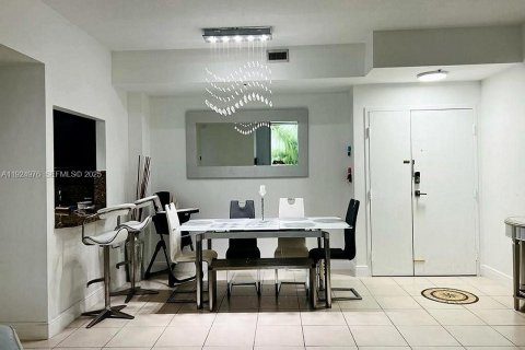 Condo in Doral, Florida, 3 bedrooms № 1984395 - photo 11