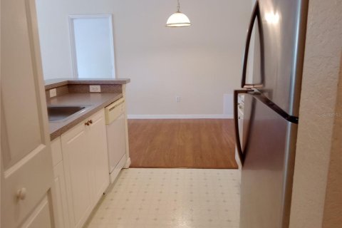 Condo in Altamonte Springs, Florida, 2 bedrooms  № 1911681 - photo 17