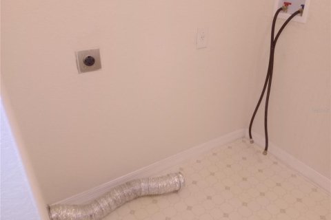 Condo in Altamonte Springs, Florida, 2 bedrooms  № 1911681 - photo 16