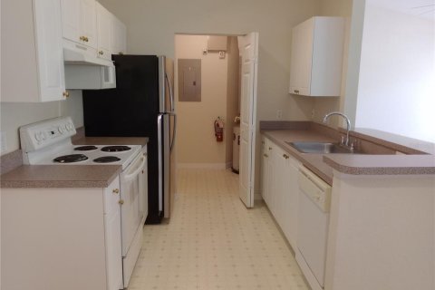 Condo in Altamonte Springs, Florida, 2 bedrooms  № 1911681 - photo 14