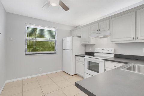 Condo in Plantation, Florida, 2 bedrooms № 2169815 - photo 10