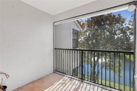 Condo in Plantation, Florida, 2 bedrooms № 2169815 - photo 2