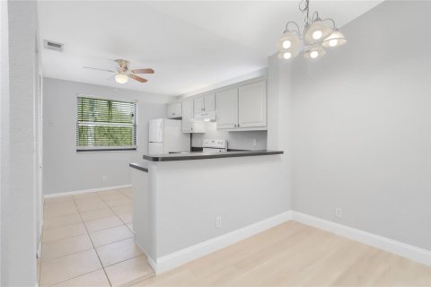 Condo in Plantation, Florida, 2 bedrooms № 2169815 - photo 9
