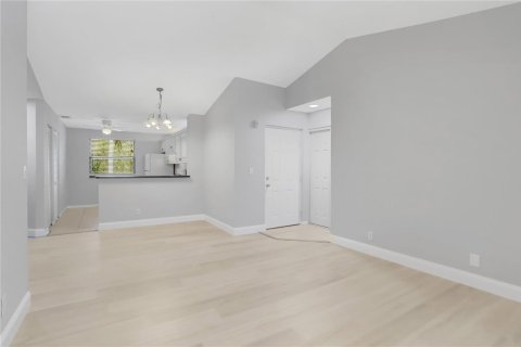 Condo in Plantation, Florida, 2 bedrooms № 2169815 - photo 8