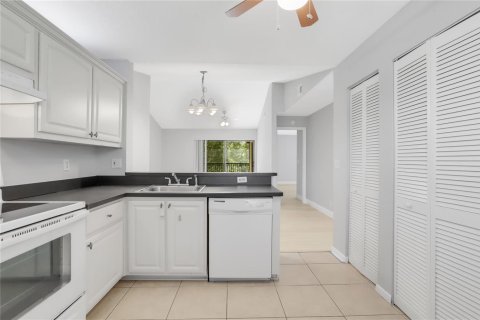Condo in Plantation, Florida, 2 bedrooms № 2169815 - photo 12