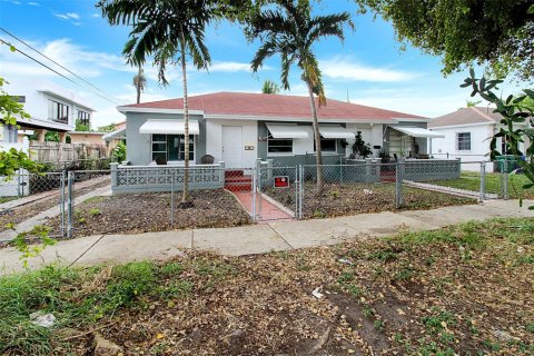 Propiedad comercial en venta en Miami, Florida, 159.42 m2 № 1970373 - foto 1