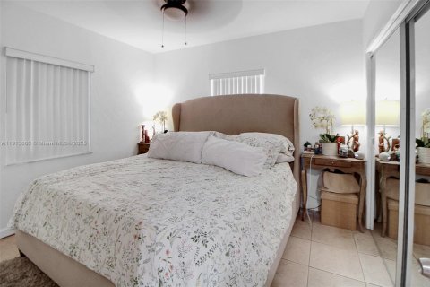 Propiedad comercial en venta en Miami, Florida, 159.42 m2 № 1970373 - foto 13