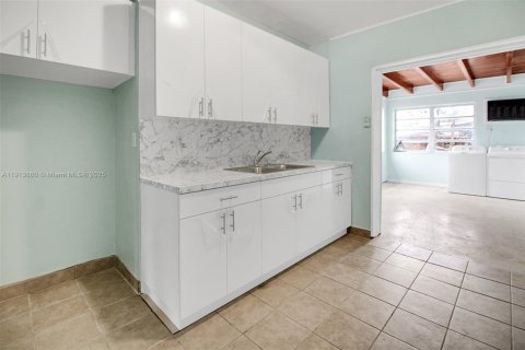 Propiedad comercial en venta en Miami, Florida, 159.42 m2 № 1970373 - foto 3