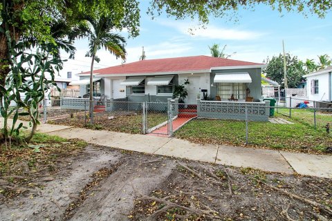 Propiedad comercial en venta en Miami, Florida, 159.42 m2 № 1970373 - foto 2