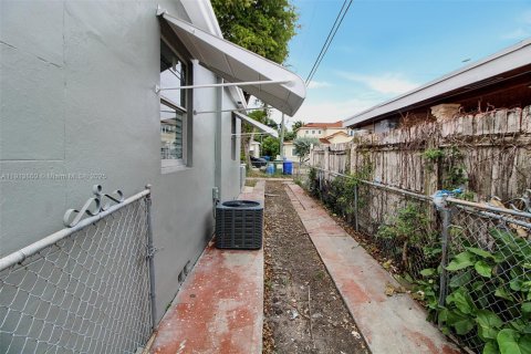 Propiedad comercial en venta en Miami, Florida, 159.42 m2 № 1970373 - foto 9