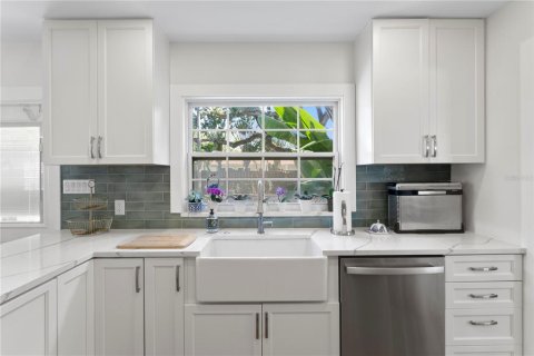 Casa en venta en Tampa, Florida, 4 dormitorios, 186.27 m2 № 1854223 - foto 13
