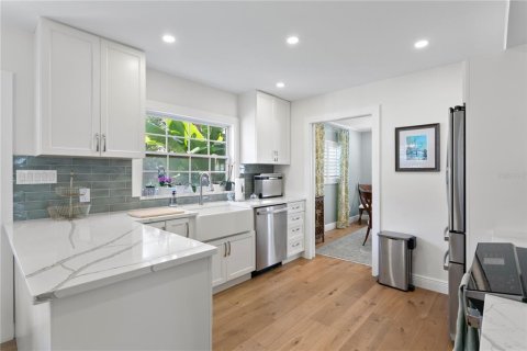 Casa en venta en Tampa, Florida, 4 dormitorios, 186.27 m2 № 1854223 - foto 11