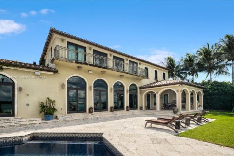 House in Bay Harbor Islands, Florida 7 bedrooms, 744.7 sq.m. № 2152464 - photo 28
