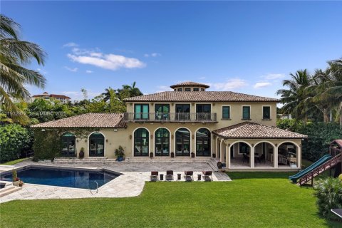 House in Bay Harbor Islands, Florida 7 bedrooms, 744.7 sq.m. № 2152464 - photo 23