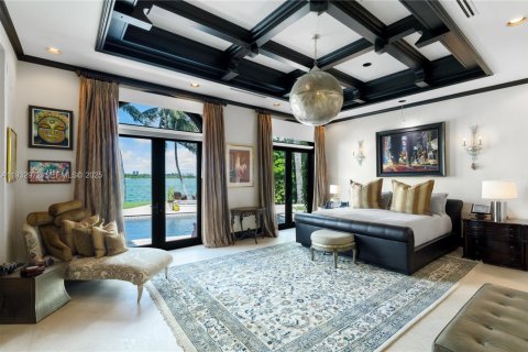 House in Bay Harbor Islands, Florida 7 bedrooms, 744.7 sq.m. № 2152464 - photo 19
