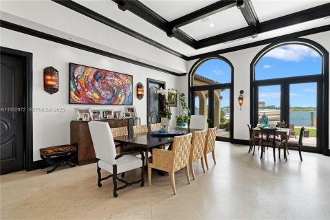 House in Bay Harbor Islands, Florida 7 bedrooms, 744.7 sq.m. № 2152464 - photo 8