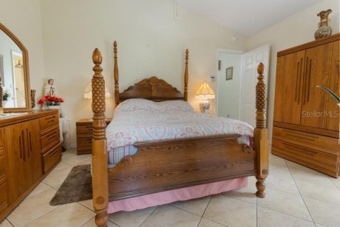 House in Spring Hill, Florida 3 bedrooms, 125.33 sq.m. № 1808397 - photo 8