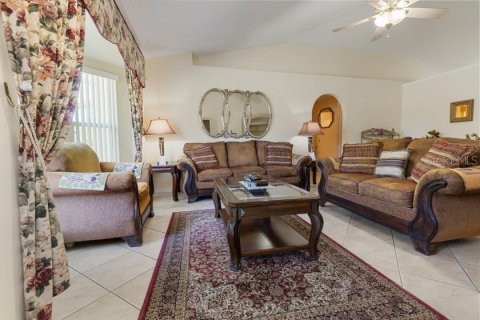 House in Spring Hill, Florida 3 bedrooms, 125.33 sq.m. № 1808397 - photo 3