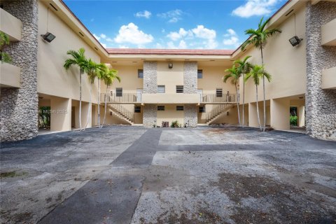 Apartment in Coral Gables, Florida 2 bedrooms, 1263.94 sq.m. № 1954642 - photo 10