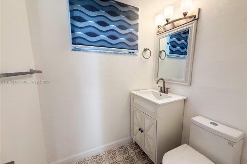 Apartment in Coral Gables, Florida 2 bedrooms, 1263.94 sq.m. № 1954642 - photo 3