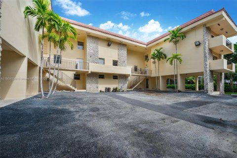 Apartment in Coral Gables, Florida 2 bedrooms, 1263.94 sq.m. № 1954642 - photo 11