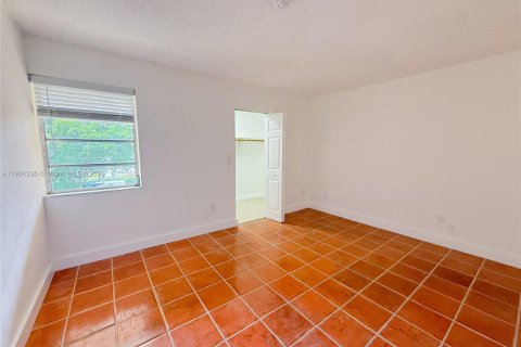 Apartment in Coral Gables, Florida 2 bedrooms, 1263.94 sq.m. № 1954642 - photo 4