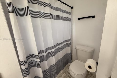 Apartment in Coral Gables, Florida 2 bedrooms, 1263.94 sq.m. № 1954642 - photo 9