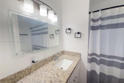 Apartment in Coral Gables, Florida 2 bedrooms, 1263.94 sq.m. № 1954642 - photo 8