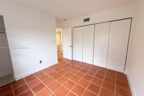Apartment in Coral Gables, Florida 2 bedrooms, 1263.94 sq.m. № 1954642 - photo 5