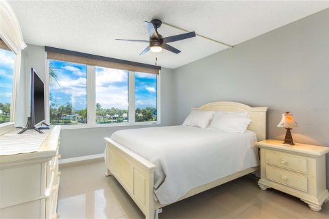Condo in Clearwater, Florida, 3 bedrooms  № 1842140 - photo 17