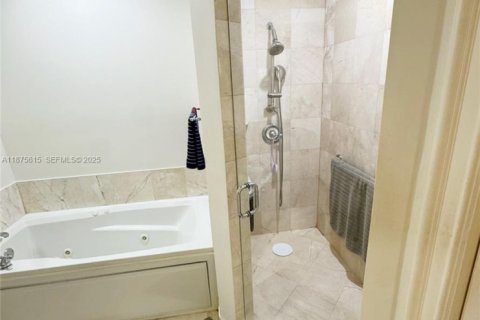 Купить кондоминиум в Уэстон, Флорида 5 комнат, 119.84м2, № 1980765 - фото 10