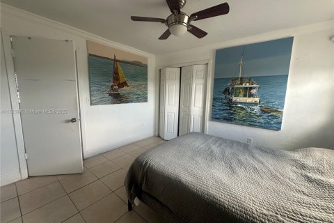 Condo in Miami, Florida, 1 bedroom  № 1929906 - photo 16
