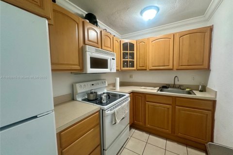 Condo in Miami, Florida, 1 bedroom  № 1929906 - photo 7