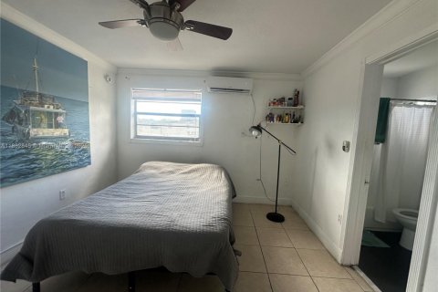 Condo in Miami, Florida, 1 bedroom  № 1929906 - photo 11