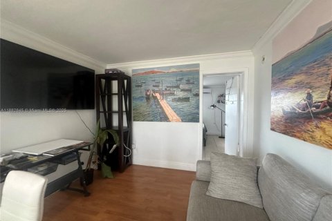 Condo in Miami, Florida, 1 bedroom  № 1929906 - photo 6
