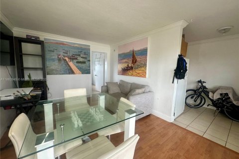 Condo in Miami, Florida, 1 bedroom  № 1929906 - photo 4