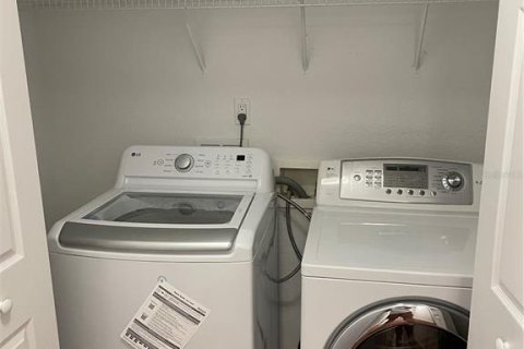 Townhouse in Orlando, Florida 3 bedrooms, 141.21 sq.m. № 2112090 - photo 25