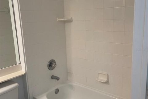 Townhouse in Orlando, Florida 3 bedrooms, 141.21 sq.m. № 2112090 - photo 22