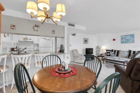Condo in New Port Richey, Florida, 2 bedrooms  № 1125493 - photo 9